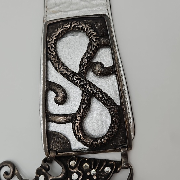 Silver Women\'s Leather Button Belt with Ornate Design 32\